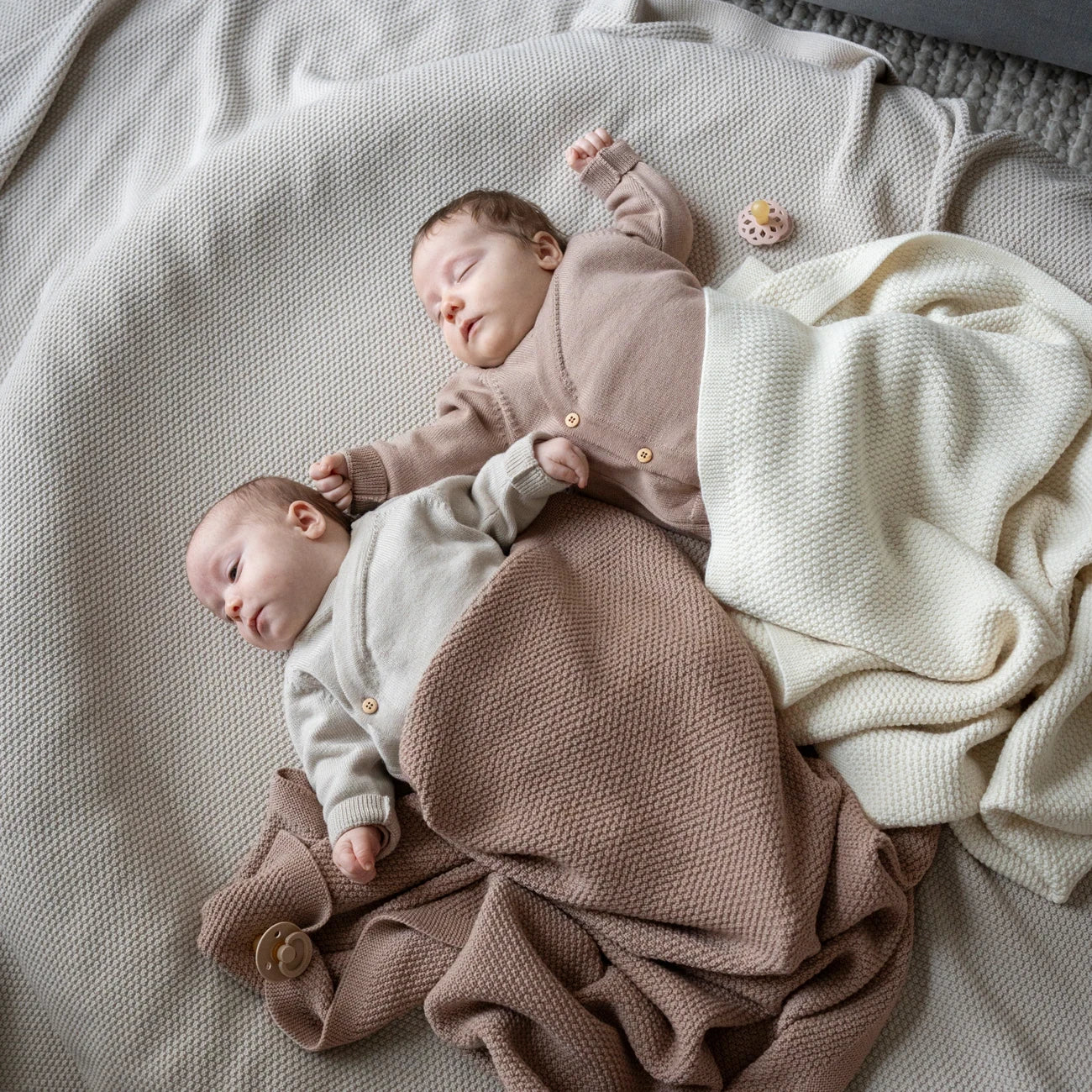 THE WOOLLY FAMILY BLANKET - sand - Image 9