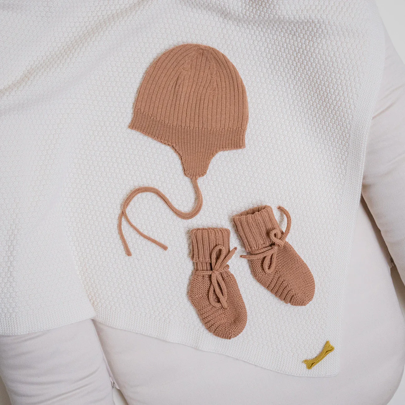 THE WOOLLY BABY HAT - camel - Image 6