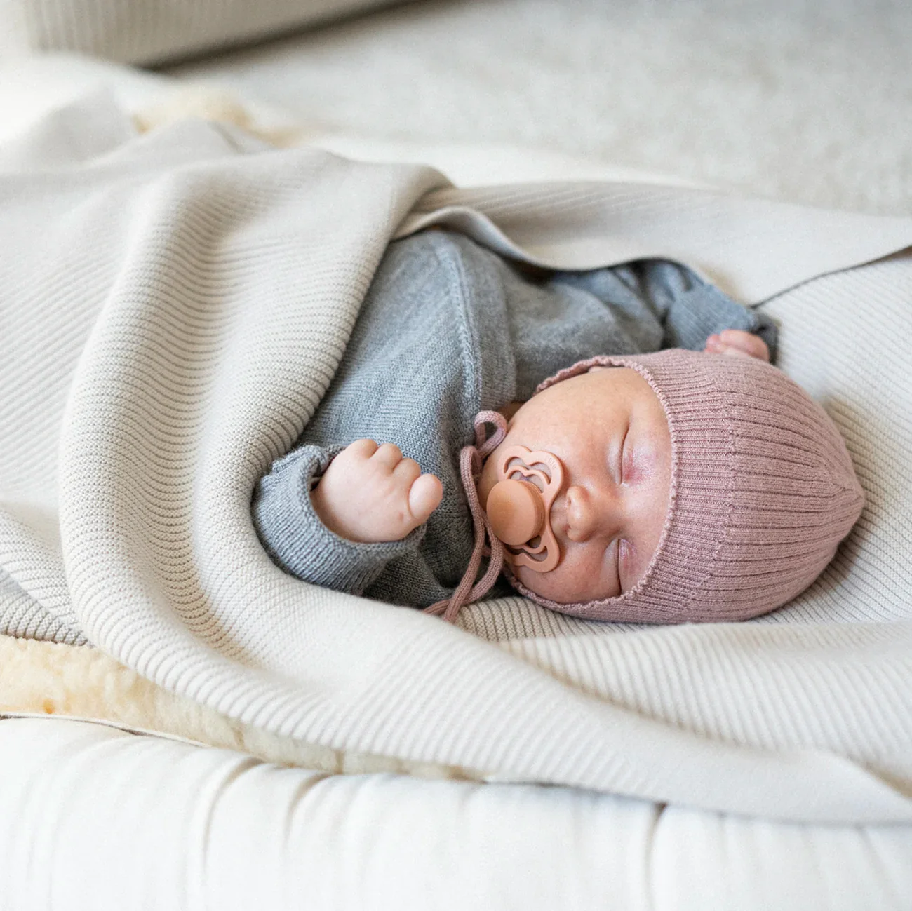 THE WOOLLY BABY HAT - mauve - Image 7