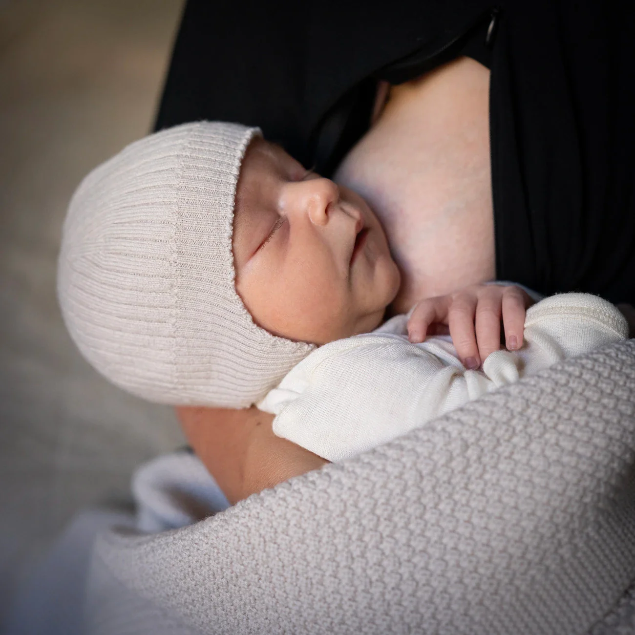 THE WOOLLY BABY HAT - mauve - Image 4