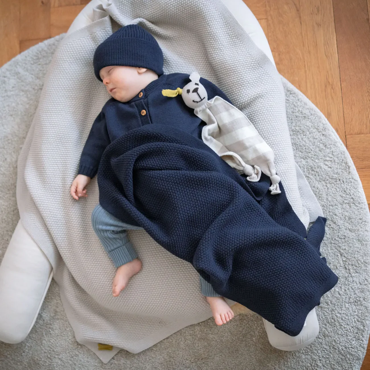THE WOOLLY BLANKET - midnight blue - Image 9