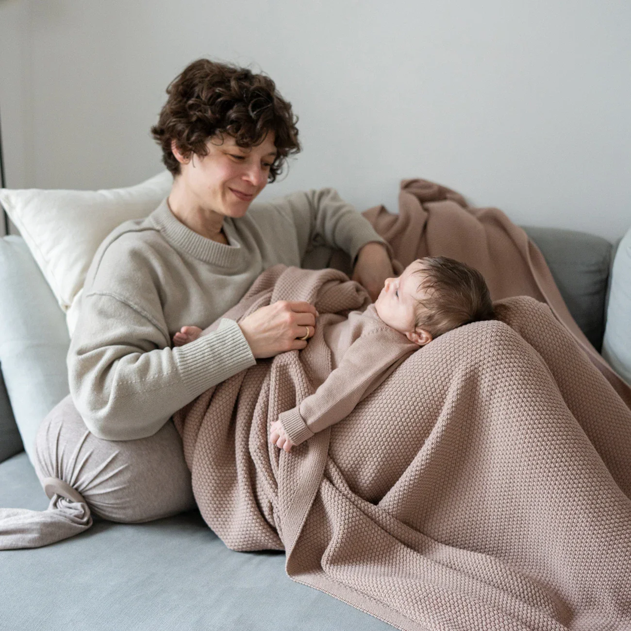 THE WOOLLY FAMILY BLANKET - cloud grey - Image 8
