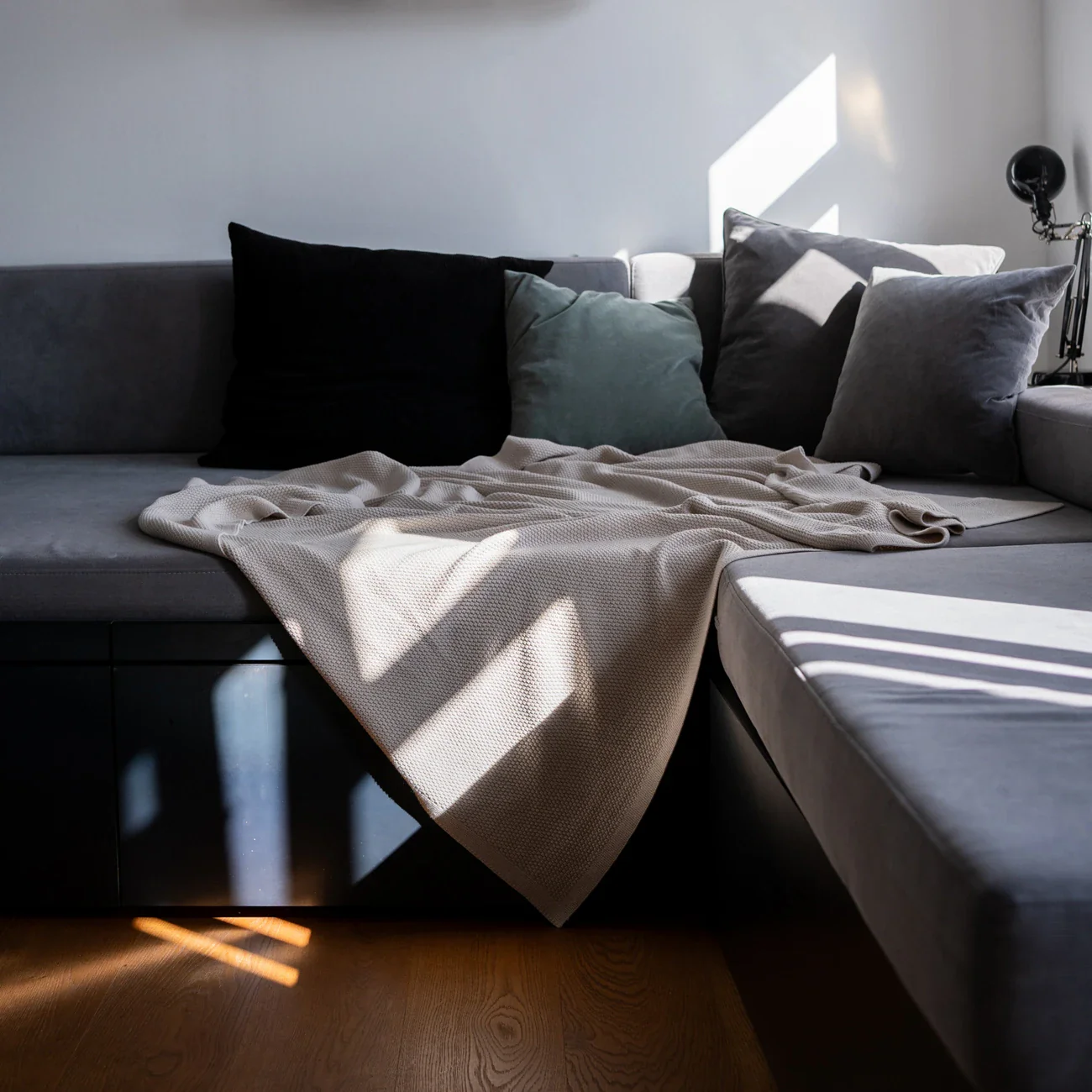 THE WOOLLY FAMILY BLANKET - cloud grey - Image 9