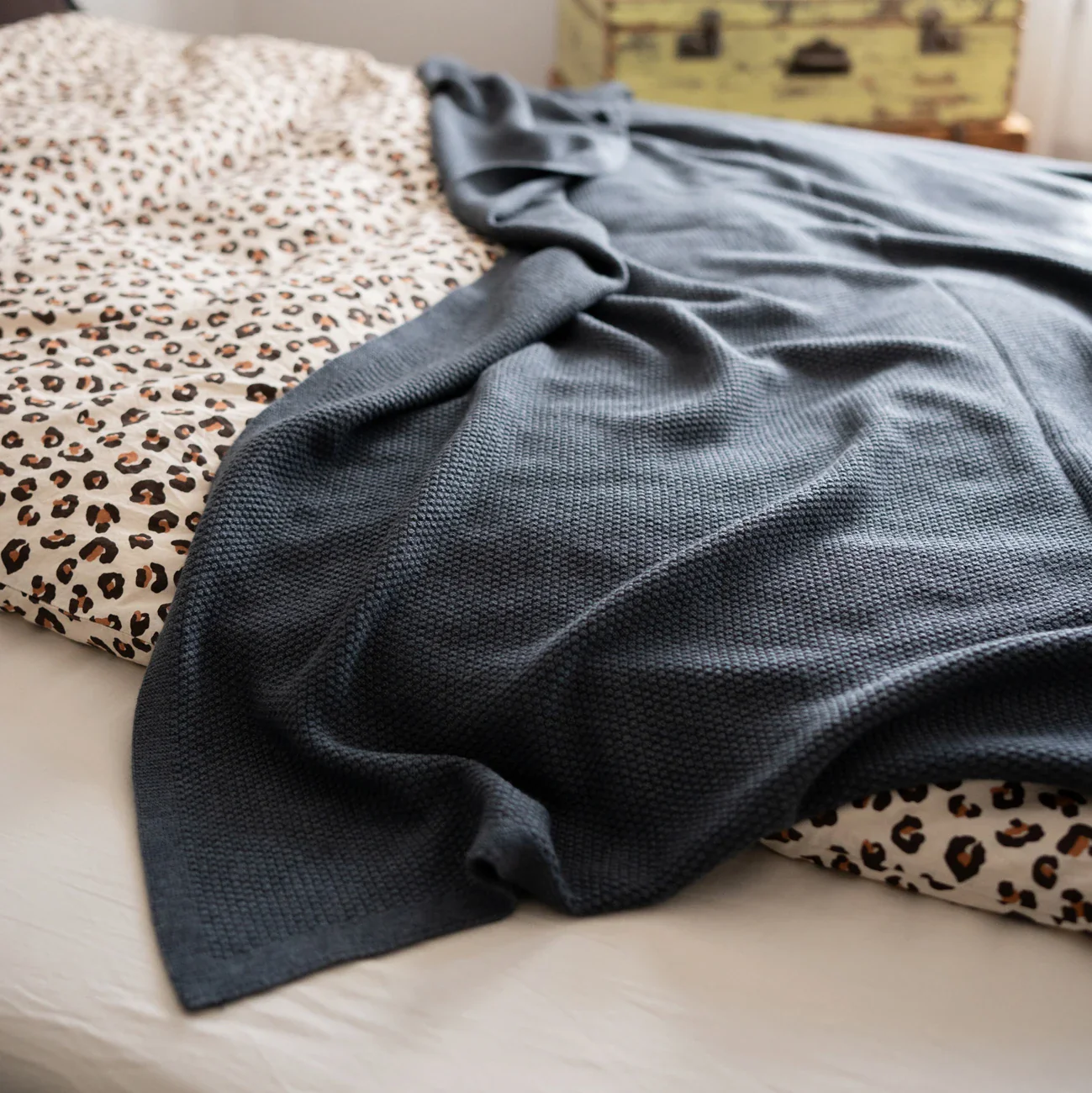 THE WOOLLY FAMILY BLANKET - graphite grey - Image 10