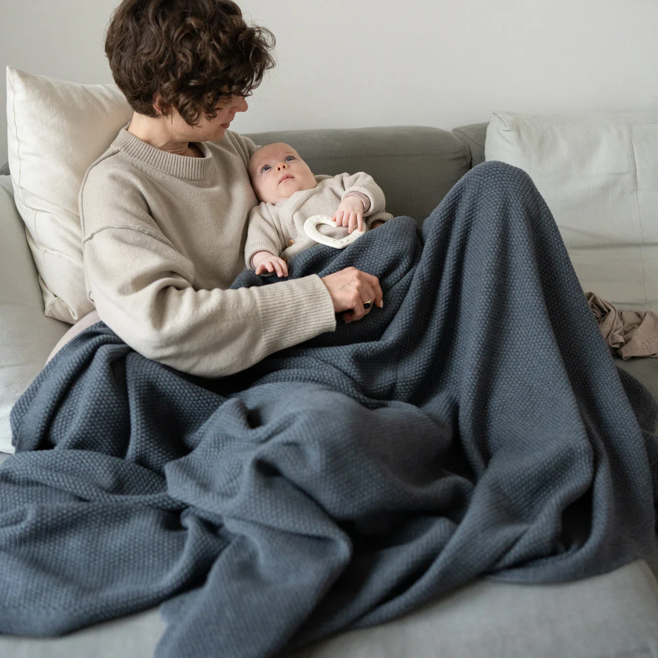 THE WOOLLY FAMILY BLANKET - graphite grey - Image 8