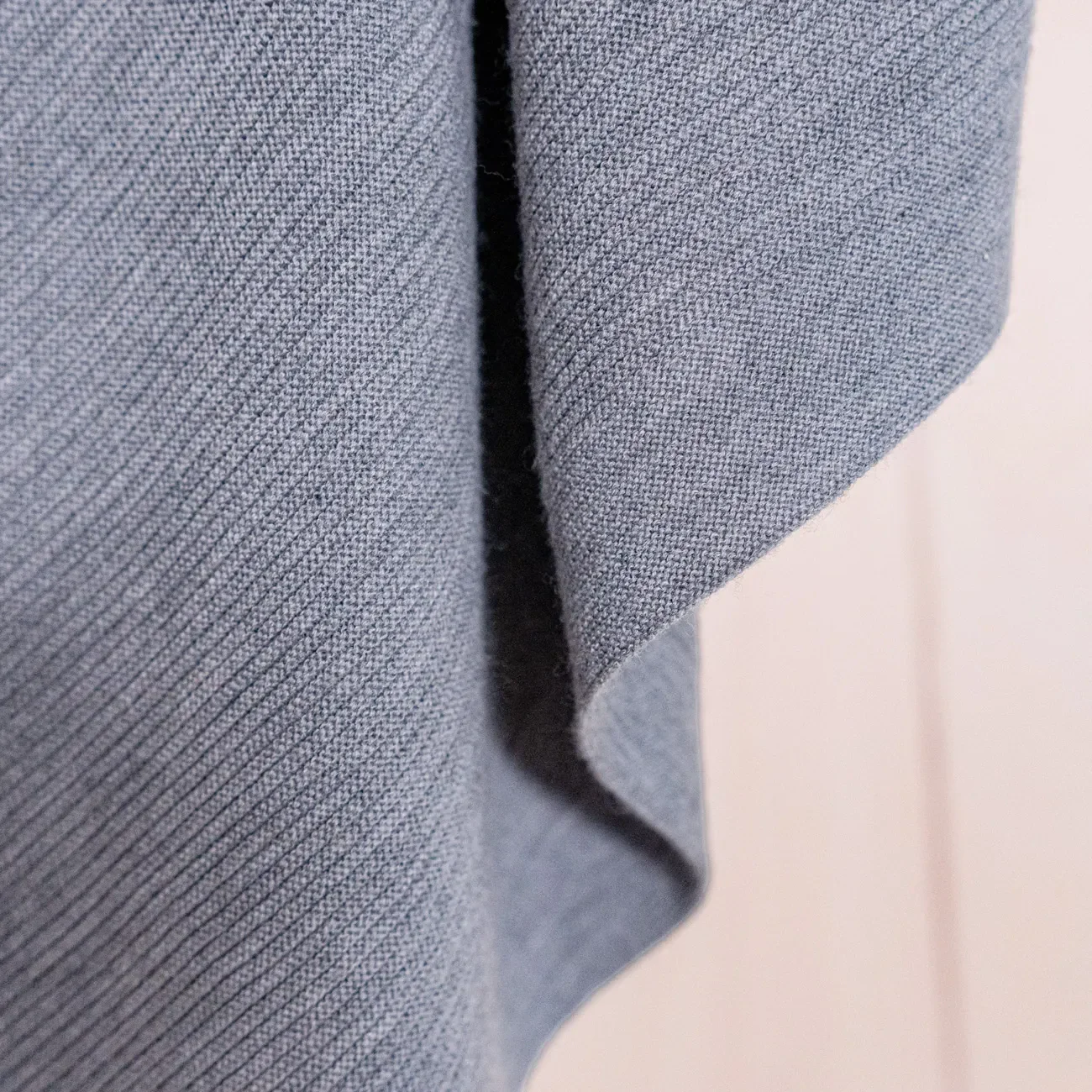 THE WOOLLY RIB BLANKET - cloud grey - Image 4
